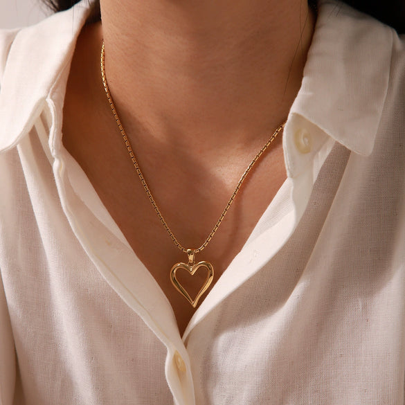 Wholesale Women's Stainless Steel And Titanium Steel Heartshaped Hollow Pendant Necklace With Electroplating Treatment