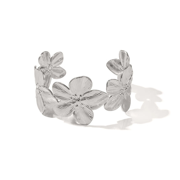 Wholesale Women's Stainless Steel And Titanium Steel Jewelry With Flower Style And Geometric Shape Electroplated Necklace Earrings Ring Bracelet