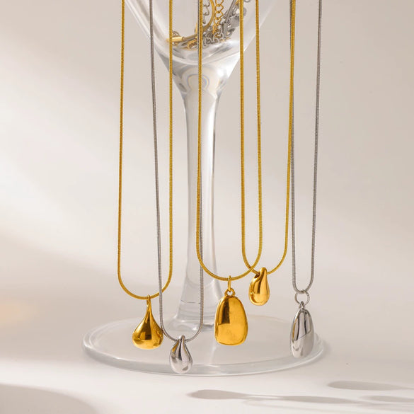 Wholesale Women's Stainless Steel And Titanium Steel Necklace With 18K Gold Water Drop Pendant And Round Snake Chain Pvd Furnace Vacuum Real Gold Plated
