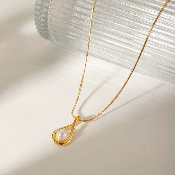 Wholesale Women's Stainless Steel And Titanium Steel Pearl Pendant Necklace With Hollow Water Drop And Geometric Pattern And Electroplating Treatment