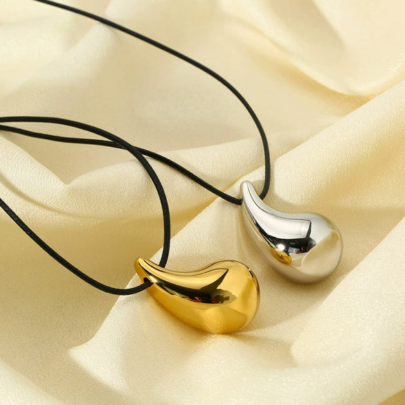Wholesale Women's Stainless Steel And Titanium Steel Water Drop Shape Electroplated Pendant Necklace