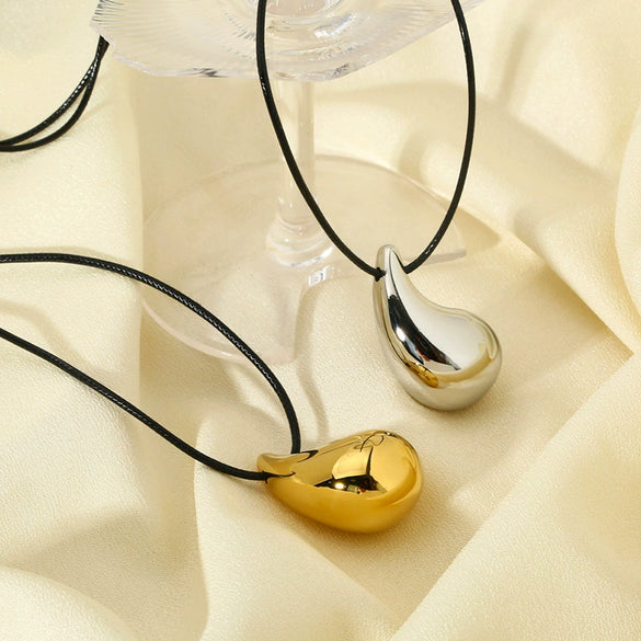 Wholesale Women's Stainless Steel And Titanium Steel Water Drop Shape Electroplated Pendant Necklace