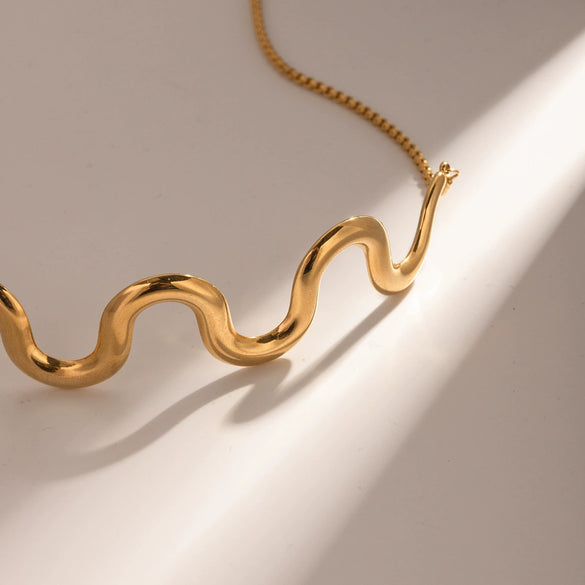 Wholesale Women's Stainless Steel And Titanium Steel Wave Pullout Necklace With Electroplating