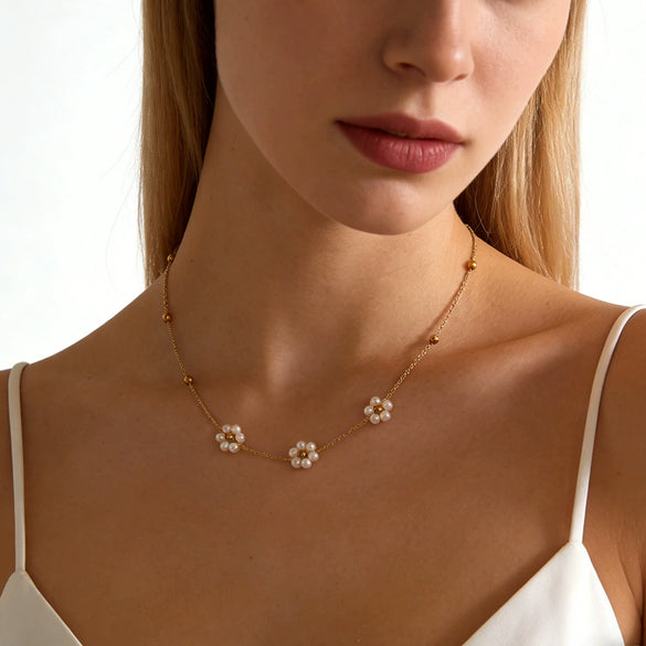 Wholesale Women's Stainless Steel Bead Chain Necklace With Electroplated Flower Imitation Pearl Pendant