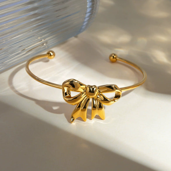 Wholesale Women's Stainless Steel Bow Open Bracelet Jewelry With 18K Gold Electroplating