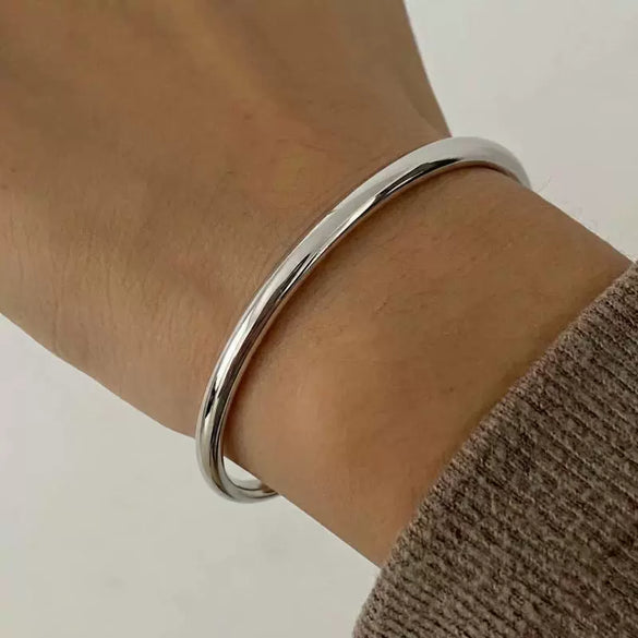 Wholesale Women's Stainless Steel Bracelet With Hollow Design And Geometric Style And Polish Processing