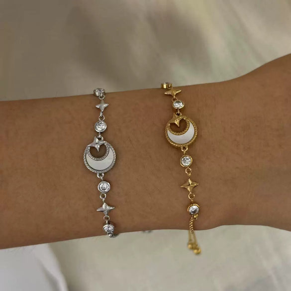 Wholesale Women's Stainless Steel Bracelet With Love Star Moon Design And Heart Shape Simple Style Electroplated