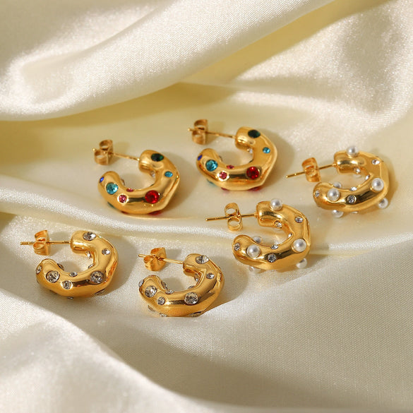 Wholesale Women's Stainless Steel C Shaped Earrings With Hammer Pattern And Inlaid Zircon Pearl Electroplated With 18K Gold
