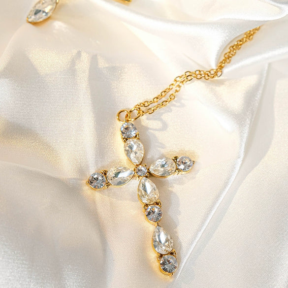 Wholesale Women's Stainless Steel Cross Pendant Necklace With Medieval Style And Electroplating