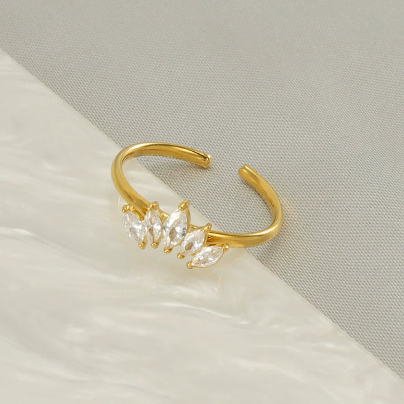 Wholesale Women's Stainless Steel Crownshaped Zircon Ring With Electroplating And Light Luxury Design