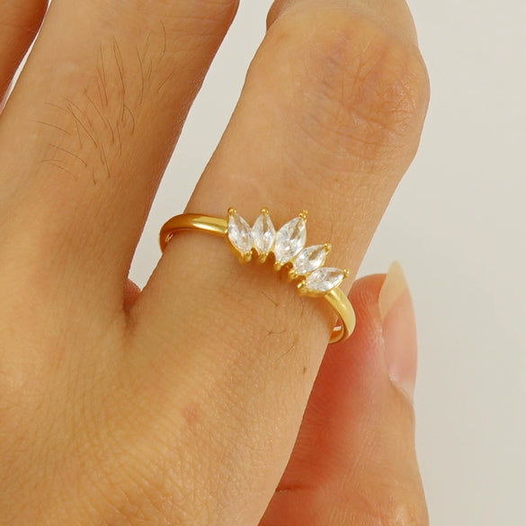 Wholesale Women's Stainless Steel Crownshaped Zircon Ring With Electroplating And Light Luxury Design