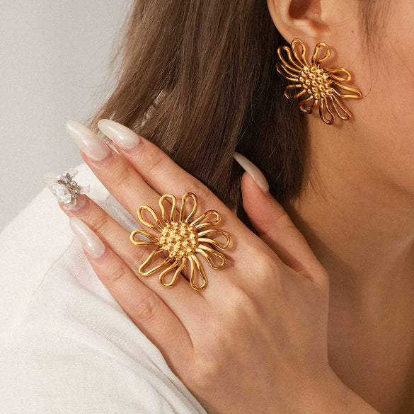 Wholesale Women's Stainless Steel Electroplated Geometric And Flower Cut Out Earrings Jewelry