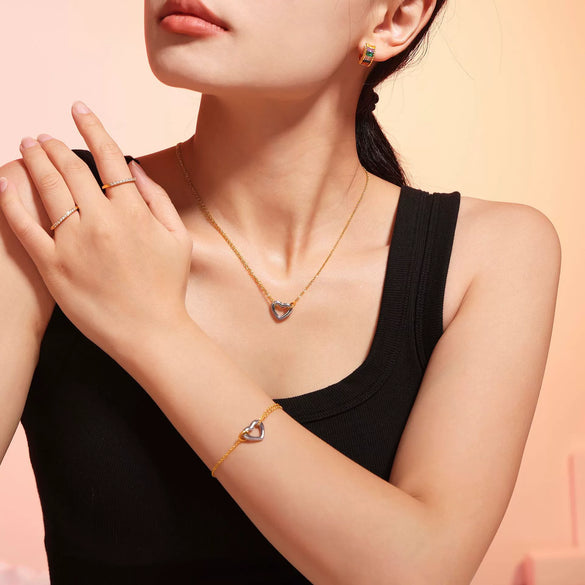Wholesale Women's 316L Stainless Steel Electroplated Heart And Geometric Hollow Love Bracelet