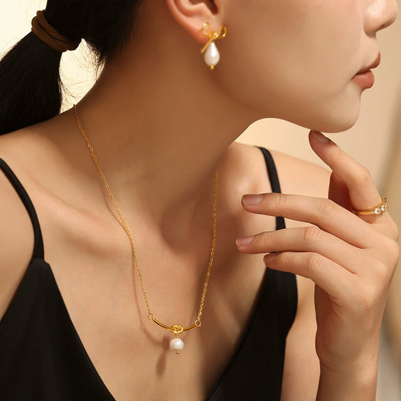 Wholesale Women's 316L Stainless Steel Elegant Freshwater Pearl French Hollow Bow Earrings And Necklace Set With Electroplating