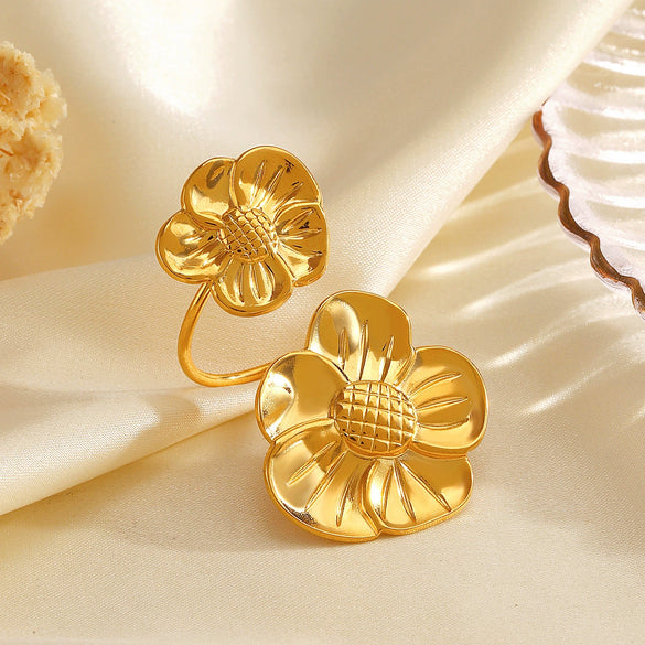 Wholesale Women's Stainless Steel Exaggerated Flower Ring 18K Gold Plated