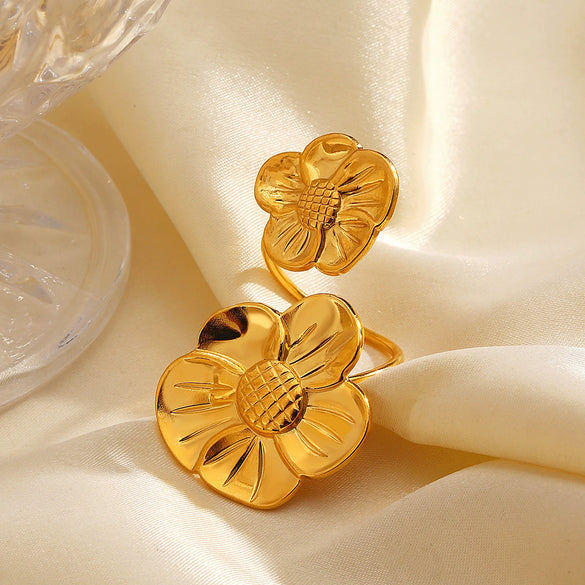 Wholesale Women's Stainless Steel Exaggerated Flower Ring 18K Gold Plated