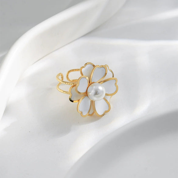 Wholesale Women's Stainless Steel Flower And Heart Shape Retro Fashion Ring With Electroplating