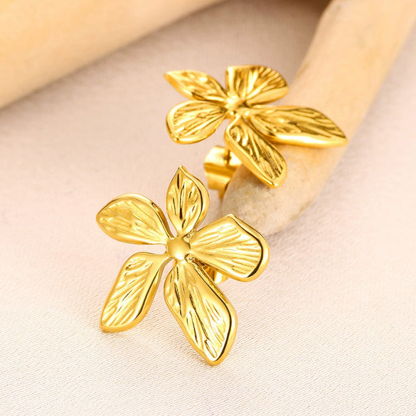 Wholesale Women's Stainless Steel Flower Design Earrings With Electroplating Retro Simple And Fashionable