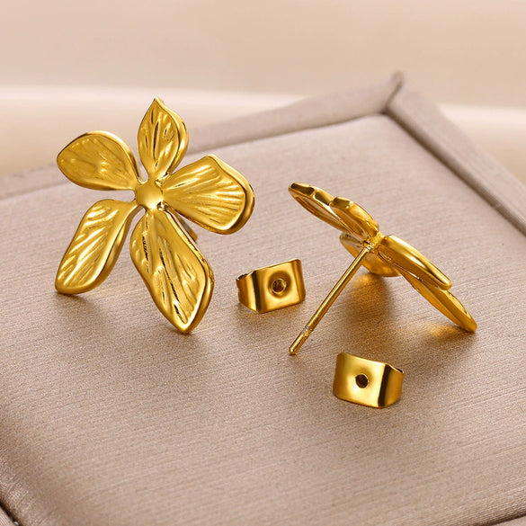 Wholesale Women's Stainless Steel Flower Design Earrings With Electroplating Retro Simple And Fashionable