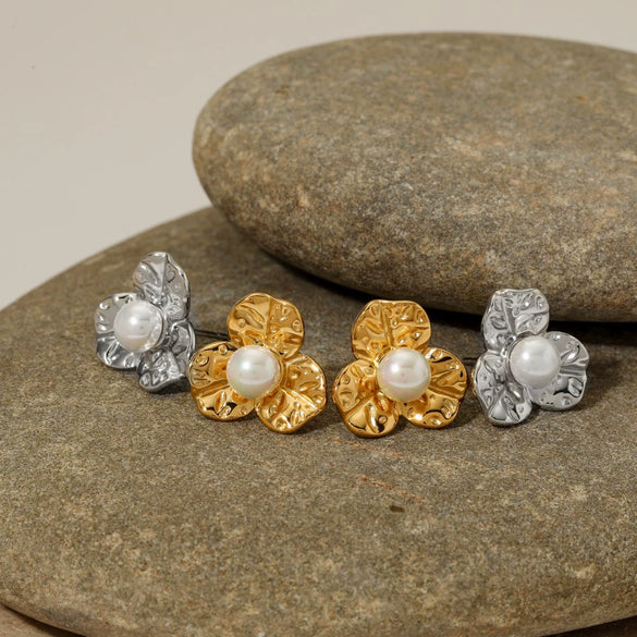Wholesale Women's Stainless Steel Flower Earrings With Electroplating Simple Style