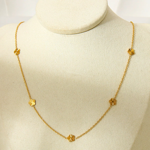 Wholesale Women's Stainless Steel Flower Pendant Necklace With 18K Gold Electroplating