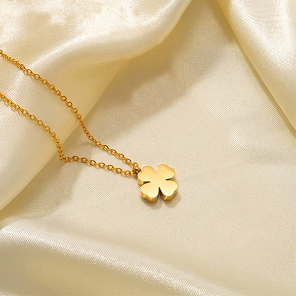 Wholesale Women's Stainless Steel Fourleaf Clover Flower Pattern Electroplated Clavicle Necklace