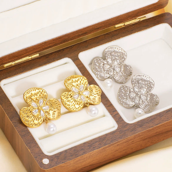 Wholesale Women's Stainless Steel French Retro Court Style Clover Earrings With Diamond Pearl Flower Design Electroplated 18K Vacuum Plating In Furnace Geometric Pattern