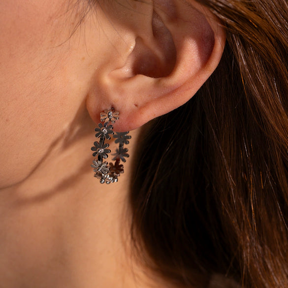 Wholesale Women's Stainless Steel Geometric Cshaped Small Flower Earrings Electroplated
