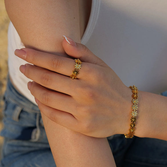 Wholesale Women's Stainless Steel Geometric Daisy Flower Open Ring With Electroplating Design
