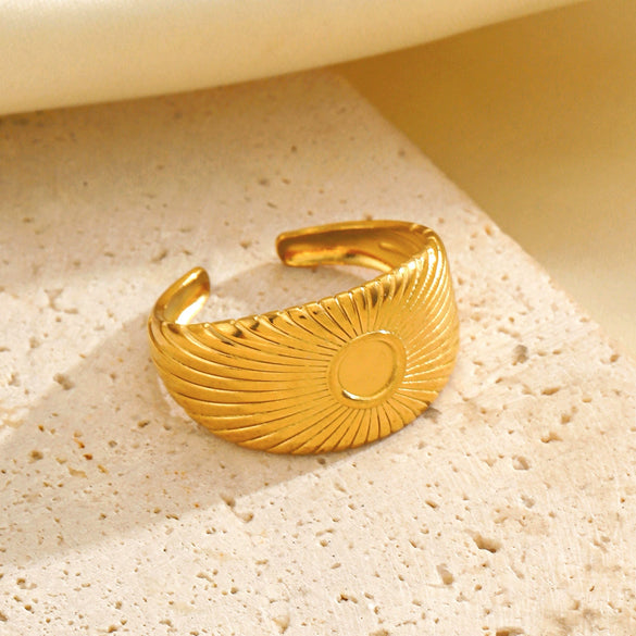 Wholesale Women's Stainless Steel Geometric Exaggerated Oil Pressure Ring With 18K Gold Plated Electroplating Treatment