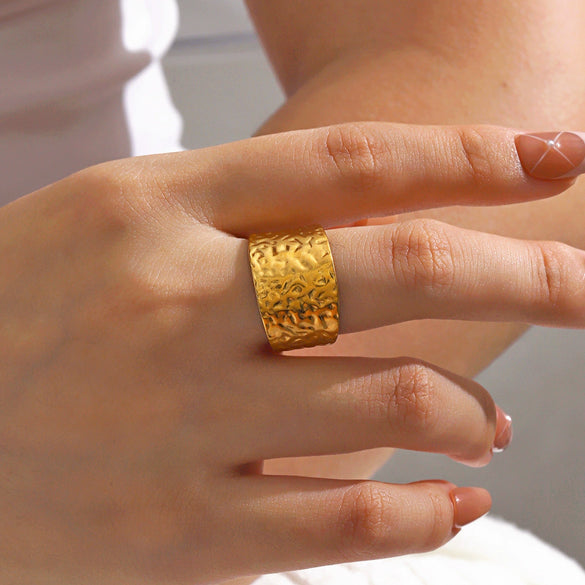 Wholesale Women's Stainless Steel Geometric Hammer Pattern Open Wide Finger Ring With Electroplating