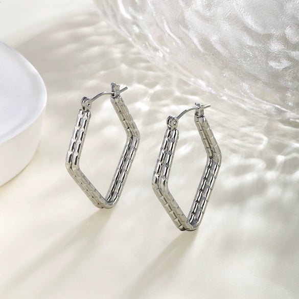 Wholesale Women's Stainless Steel Geometric Heartshaped Hoop Earrings Electroplated
