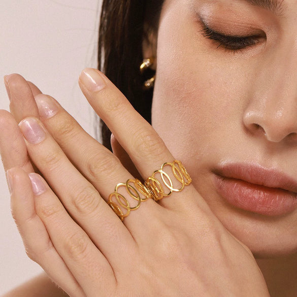 Wholesale Women's Stainless Steel Geometric Interlocking Hollow Finger Ring Gold Plated