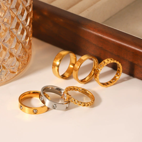 Wholesale Women's Stainless Steel Geometric Light Luxury Simple Ring With Electroplating And Diamondlike Gloss