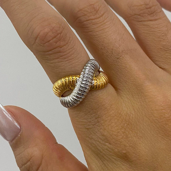 Wholesale Women's Stainless Steel Geometric Open Ring With Gold And Silver Color Matching And Electroplating