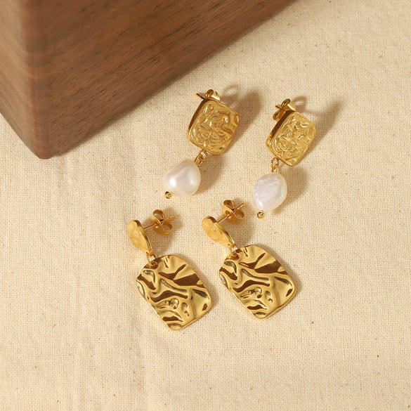 Wholesale Women's Stainless Steel Geometric Pleated Textured Pearl Earrings With Electroplating