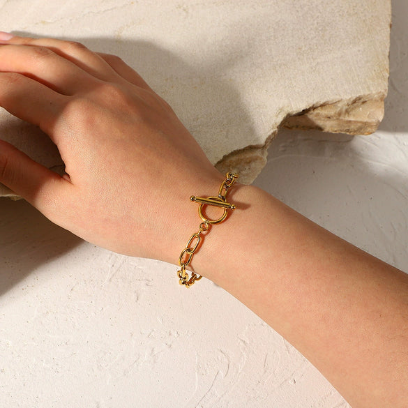 Wholesale Women's Stainless Steel Geometric Retro Gold Ot Buckle Electroplated Bracelet