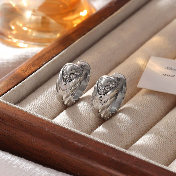 Wholesale Women's Stainless Steel Geometric Retro Light Luxury Earrings With Electroplating