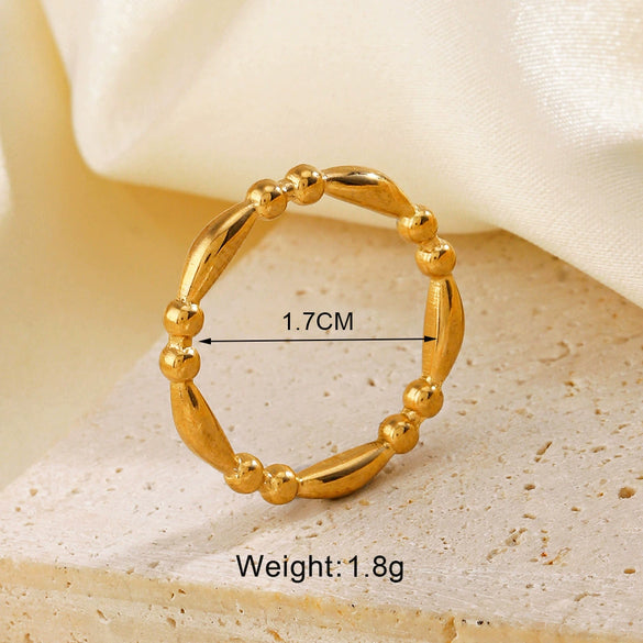 Wholesale Women's Stainless Steel Geometric Round Ring With Plant Flowers Pattern And 18K Gold Plated Electroplating