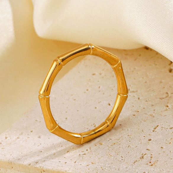 Wholesale Women's Stainless Steel Geometric Round Ring With Plant Flowers Pattern And 18K Gold Plated Electroplating