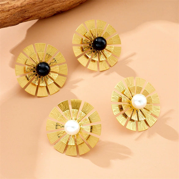 Wholesale Women's Stainless Steel Gold Plated Jewelry Set With Flower Pattern And Pearl Inlay
