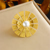 Wholesale Women's Stainless Steel Gold Plated Jewelry Set With Flower Pattern And Pearl Inlay