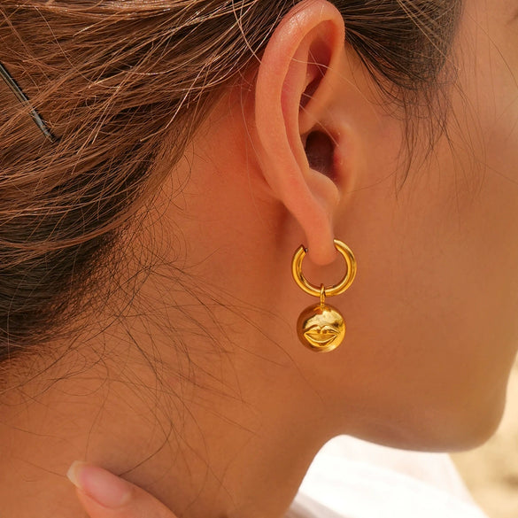 Wholesale Women's Stainless Steel Gold Plated Twist Hoop Earrings And Lip Ball Pendant With Letters Numbers Text Design