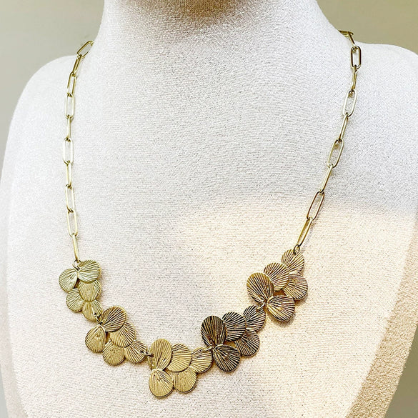 Wholesale Women's Stainless Steel Goldplated Fashion Flower Necklace With Electroplating Treatment