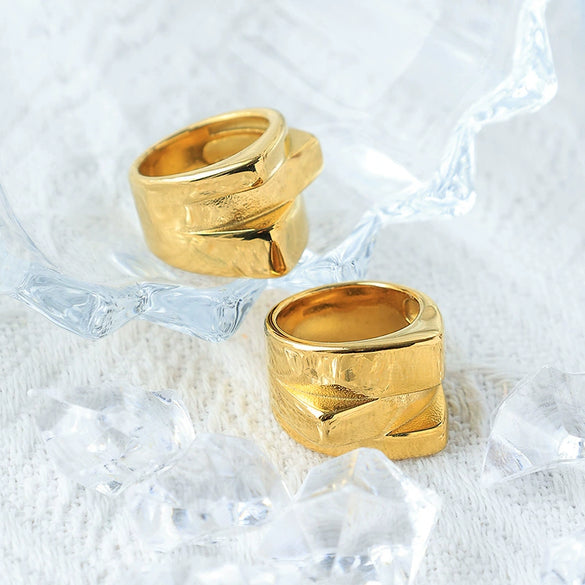 Wholesale Women's Stainless Steel Goldplated Geometric Threedimensional Trendy Ring