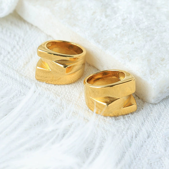 Wholesale Women's Stainless Steel Goldplated Geometric Threedimensional Trendy Ring
