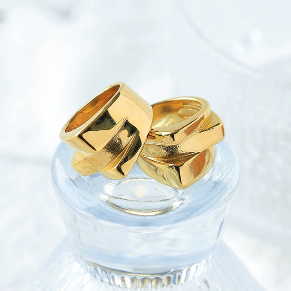 Wholesale Women's Stainless Steel Goldplated Geometric Threedimensional Trendy Ring