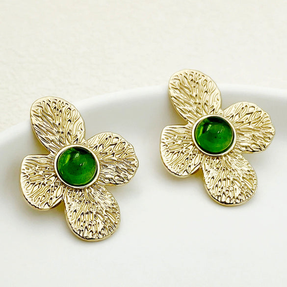 Wholesale Women's Stainless Steel Goldplated Heartinlaid Fashion Temperament Earrings