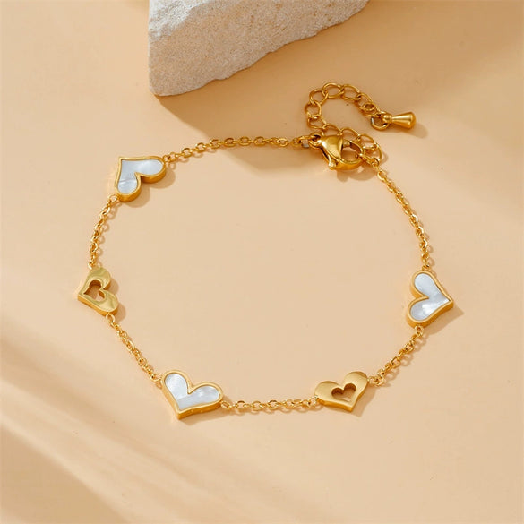 Wholesale Women's Stainless Steel Heart Shape Hollow Smooth Gold Plated Electroplated Fashion Bracelet