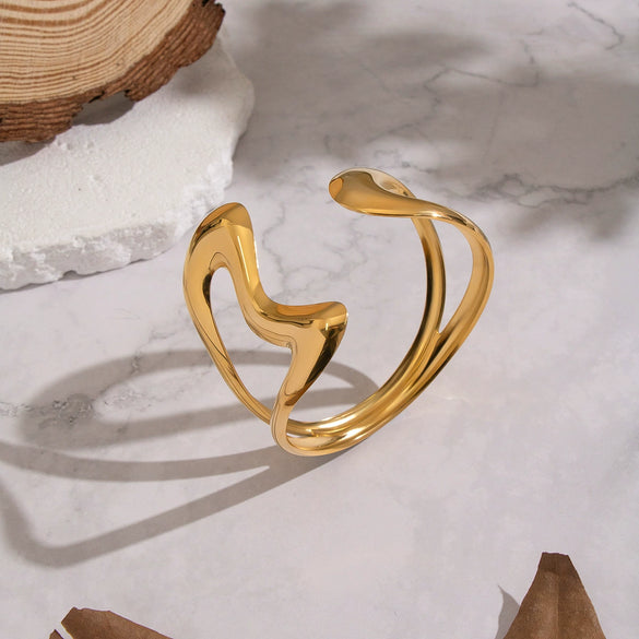 Wholesale Women's Stainless Steel Heartshaped Hollow Open Bracelet Electroplated 18K Gold Jewelry Accessories